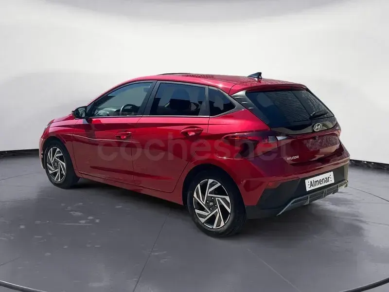 Usado Hyundai i20 79 CV (58 kW) 2025 Rojo Utilitario