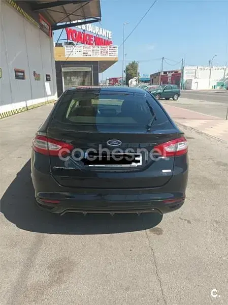 Usado Ford Mondeo Trend 120 HP (88 kW) 2016 Preto Sedan