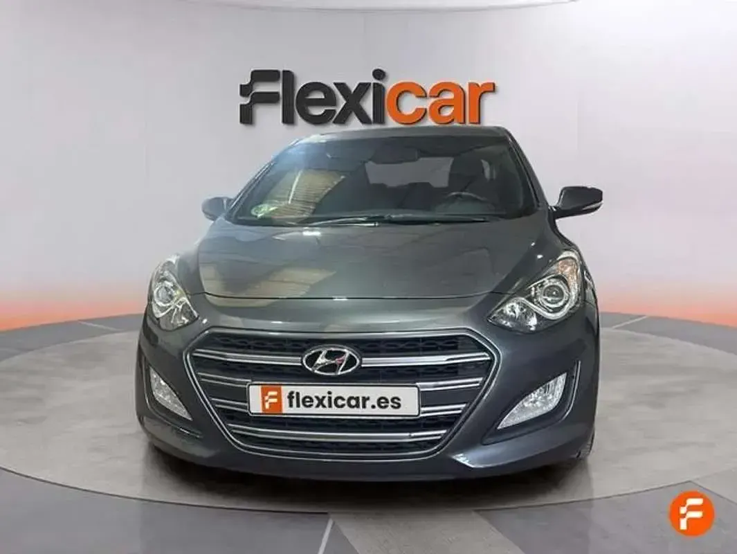 Usado Hyundai i30 GO! 101 CV (74 kW) 2017 Gris Berlina