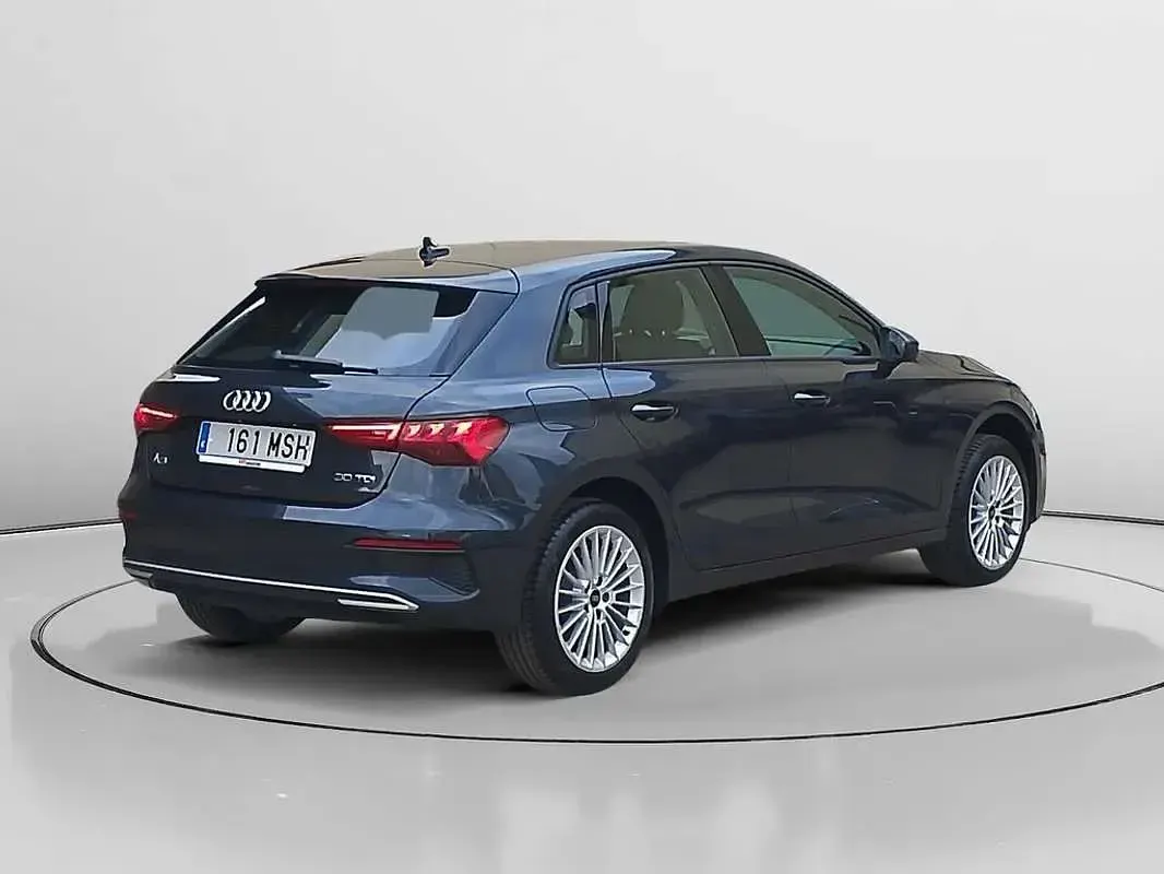 Usado Audi A3 Sportback Advanced 116 CV (85 kW) 2024 Gris Utilitario