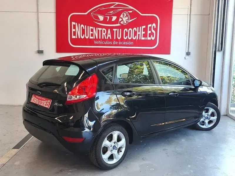 Usado Ford Fiesta Trend 82 CV (60 kW) 2009 Negro Berlina