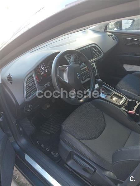 Usado Seat Leon XCELLENCE 130 CV (95 kW) 2019 Gris / plata Berlina