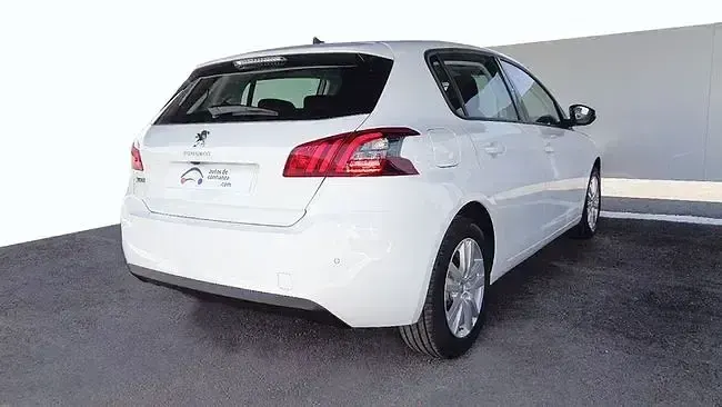 Usado Peugeot 308 Active 130 CV (95 kW) 2022 Blanco