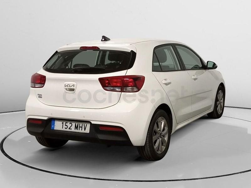 Usado Kia Rio 100 CV (73 kW) 2023 Blanco Berlina