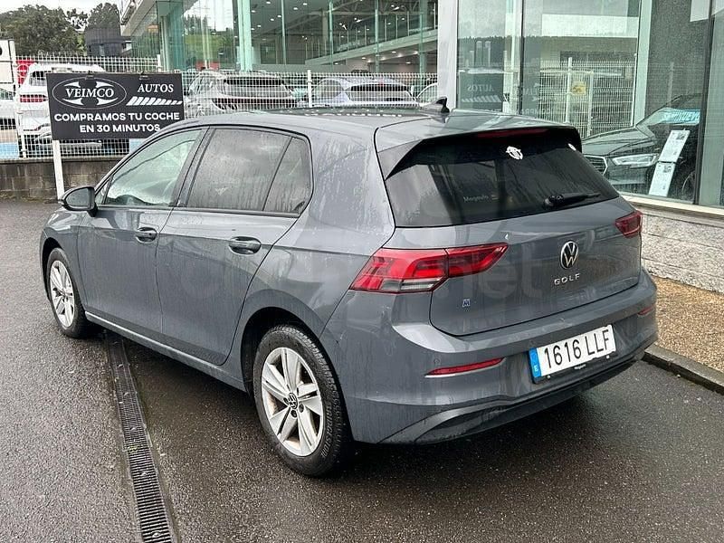 Usado VW Golf VIII Life 110 CV (80 kW) 2020 Gris / plata Berlina