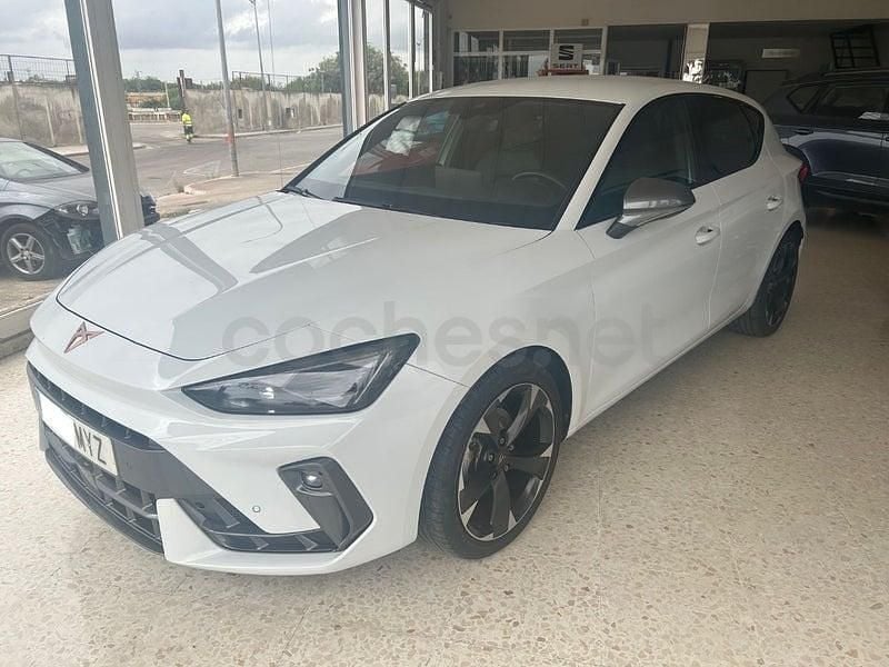 Usado Cupra Leon 150 CV (110 kW) 2025 Blanco Berlina