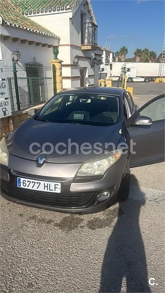 Gris / plata Usado 2012 Renault Mégane Authentique Berlina | 6000 € (Precio justo) - Imagen 1/4