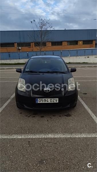 Negro Usado 2006 Toyota Yaris Berlina | 3600 € (Precio justo) - Imagen 1/4