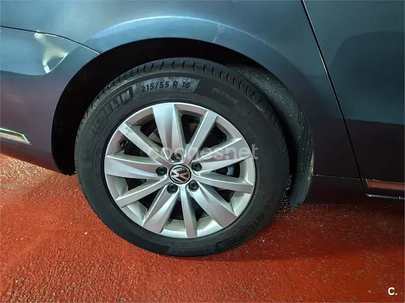 Usado VW Passat Advance 140 CV (102 kW) 2014 Gris / plata Berlina