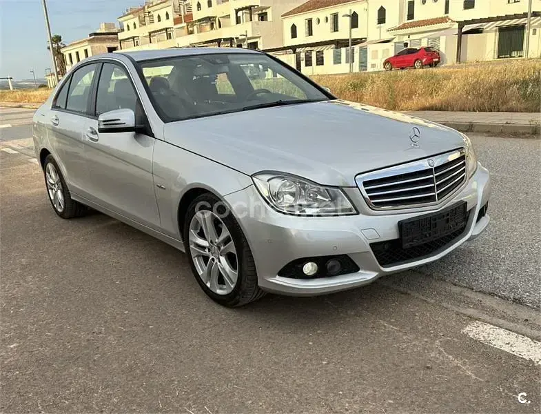 Usado Mercedes C180 120 CV (88 kW) 2011 Gris / plata Berlina