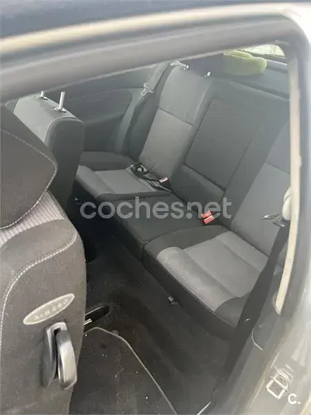 Usado VW Golf IV Advance 100 CV (73 kW) 2002 Gris / plata Berlina