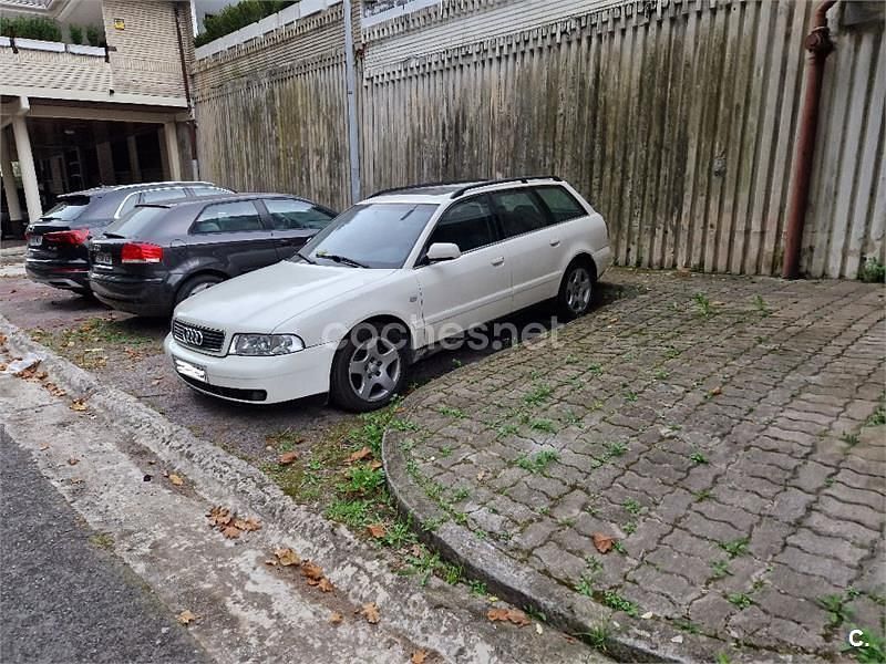 Usado Audi A4 150 CV (110 kW) 1999 Blanco Familiar