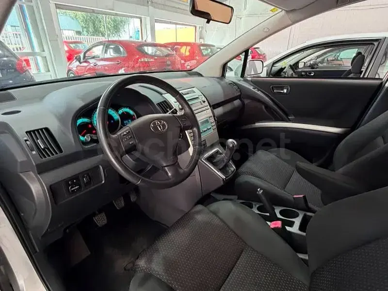 Usado Toyota Corolla Verso Sol 136 CV (100 kW) 2007 Beige Monovolumen