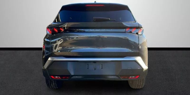 Usado Peugeot 5008 GT 145 CV (106 kW) 2024 Gris claro Monovolumen