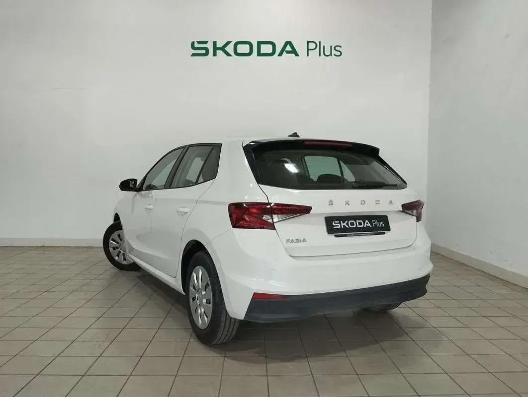 Usado Skoda Fabia Active 80 CV (58 kW) 2023 Blanco Utilitario