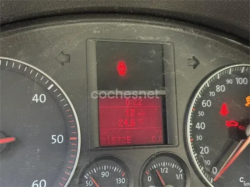Usado VW Jetta Advance 105 CV (77 kW) 2006 Gris / plata Berlina
