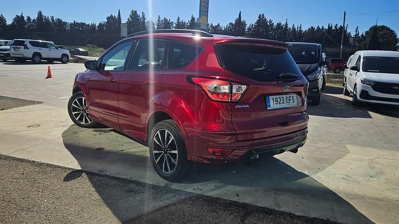 Usado Ford Kuga ST-Line 150 CV (110 kW) 2017 Rojo SUV
