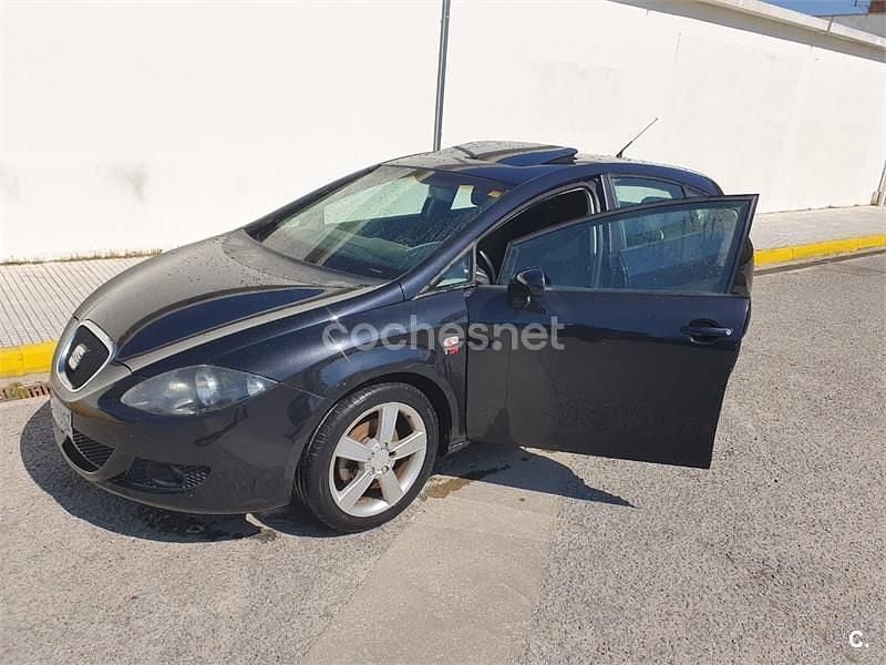 Usado Seat Leon Reference 140 CV (102 kW) 2006 Negro Utilitario