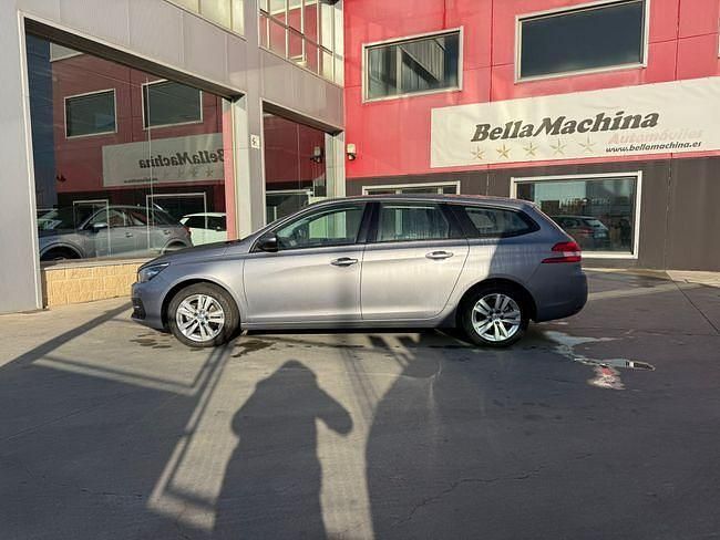 Usado Peugeot 308 SW Active 130 CV (95 kW) 2021 Gris Familiar