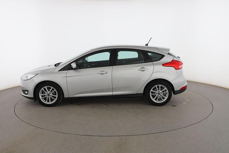 Usado Ford Focus Trend 126 CV (92 kW) 2017 Gris Berlina