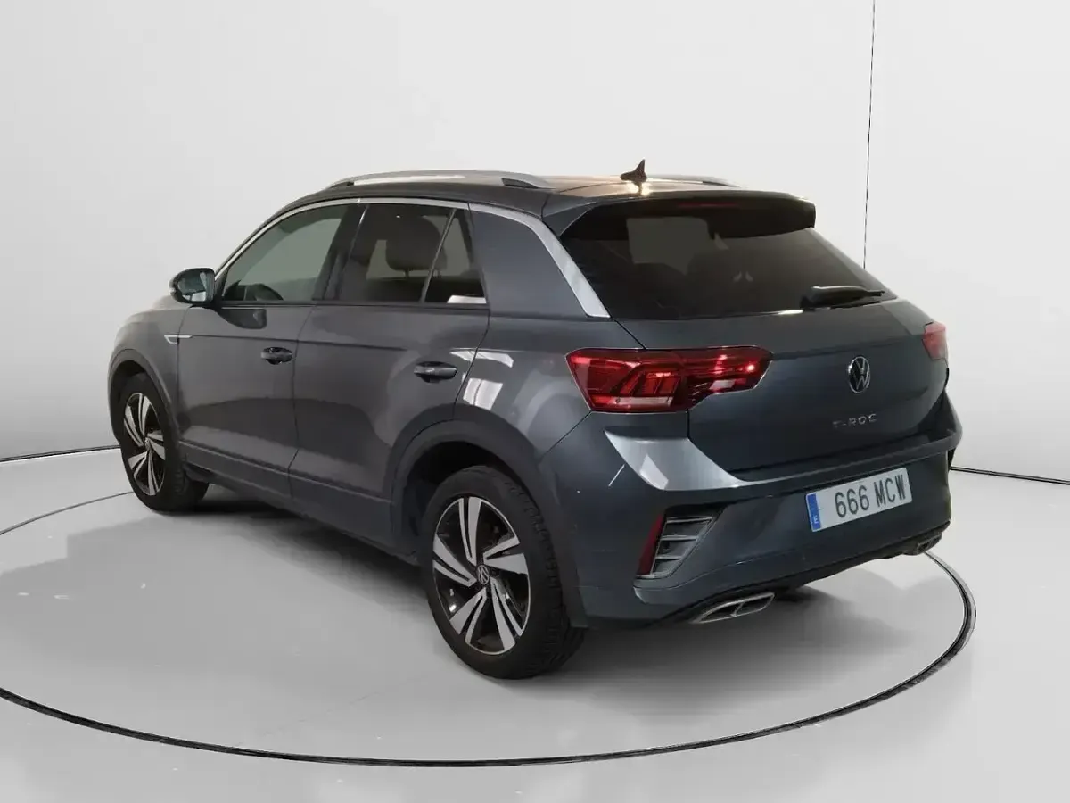 Usado VW T-Roc R-line 150 CV (110 kW) 2022 Gris / plata SUV