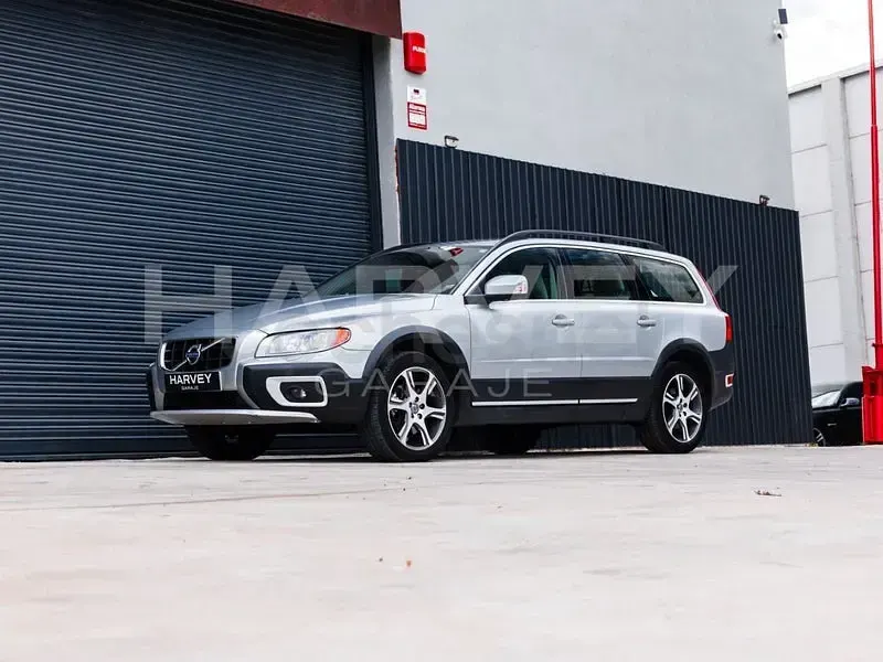 Usado Volvo XC70 Kinetic 181 CV (133 kW) 2013 Gris / plata Familiar