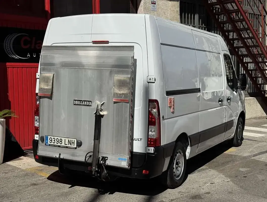 Usado Renault Master 135 CV (99 kW) 2021 Blanco Monovolumen