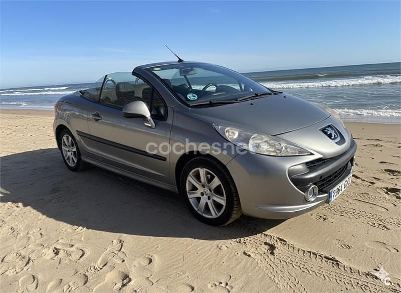 Gris / plata Usado 2008 Peugeot 207 CC Descapotable | 2400 € (Super precio) - Imagen 1/1