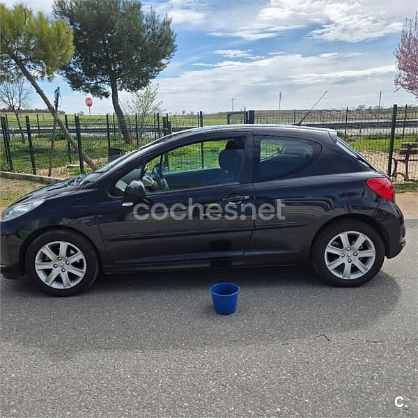 Usado Peugeot 207 Sport 90 CV (66 kW) 2007 Negro Berlina