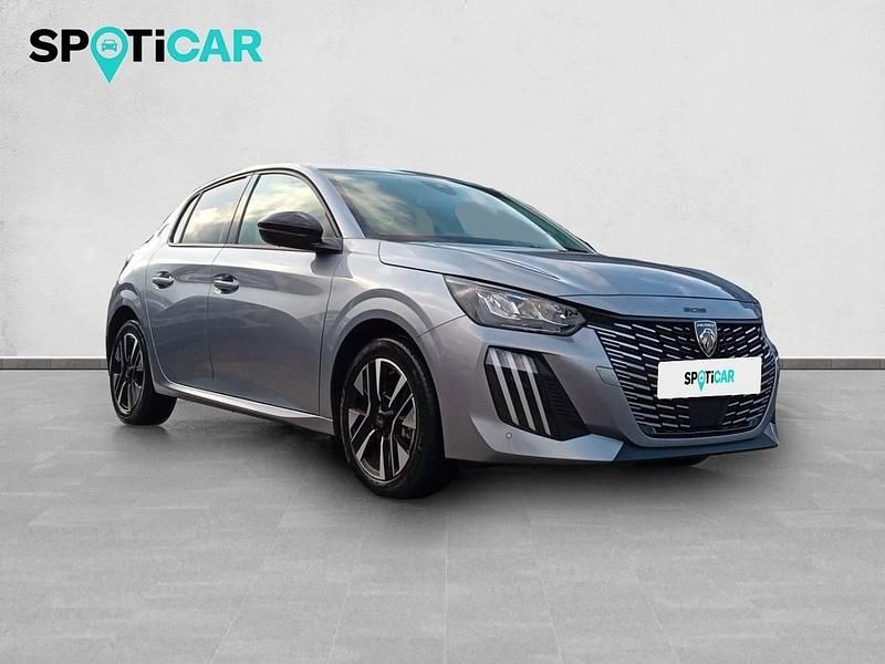 Usado Peugeot 208 Allure 100 CV (73 kW) 2025 Gris Utilitario