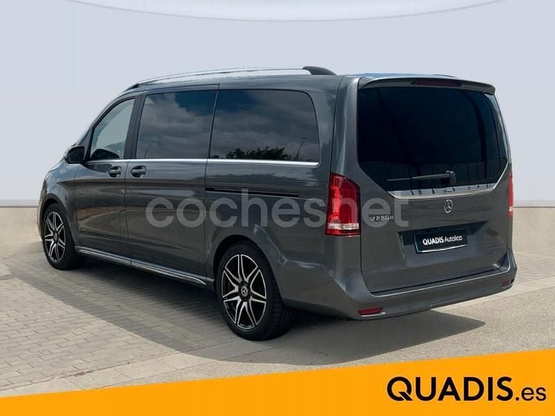Usado Mercedes V220 Avantgarde 163 CV (119 kW) 2024 Gris / plata Monovolumen