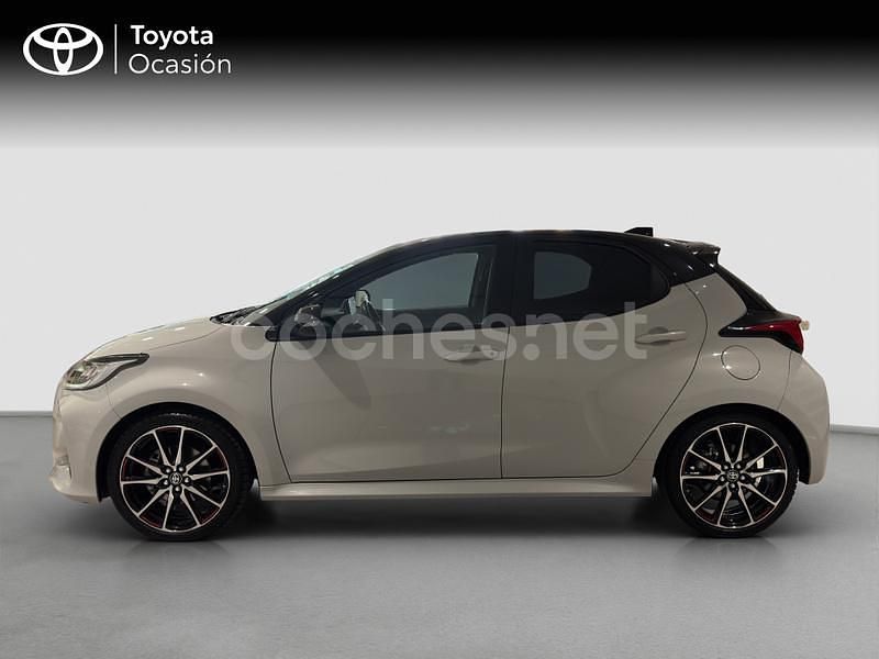 Usado Toyota Yaris Hybrid Sport 116 CV (85 kW) 2022 Gris / plata Berlina