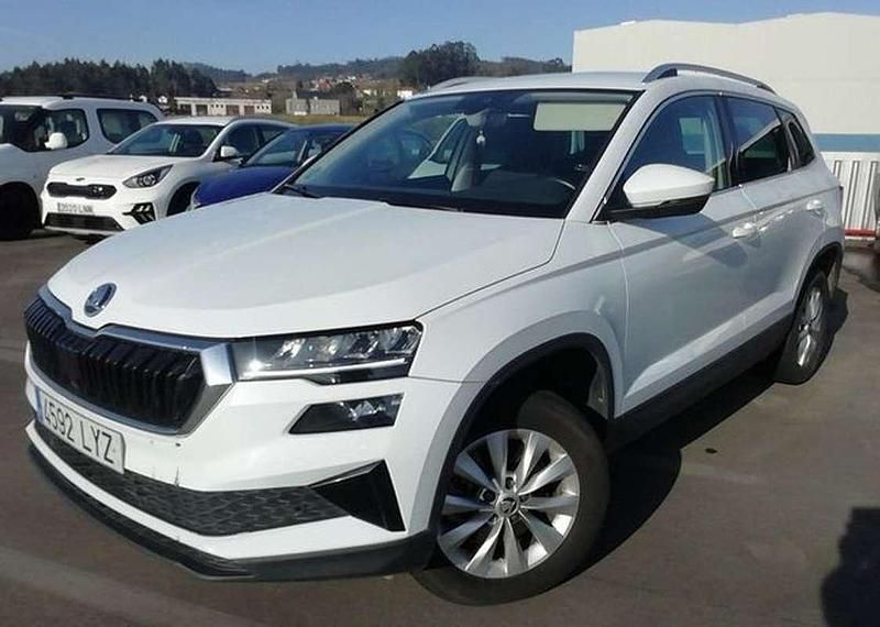 Usado Skoda Karoq Ambition 150 CV (110 kW) 2022 Blanco SUV