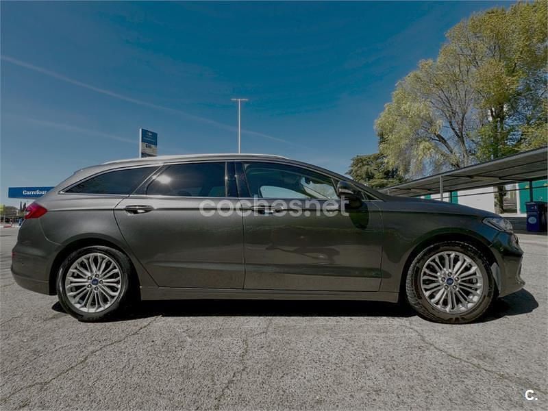 Usado Ford Mondeo Titanium 150 CV (110 kW) 2020 Gris / plata Familiar