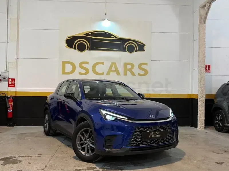 Usado Lexus LBX 136 CV (100 kW) 2025 Azul SUV