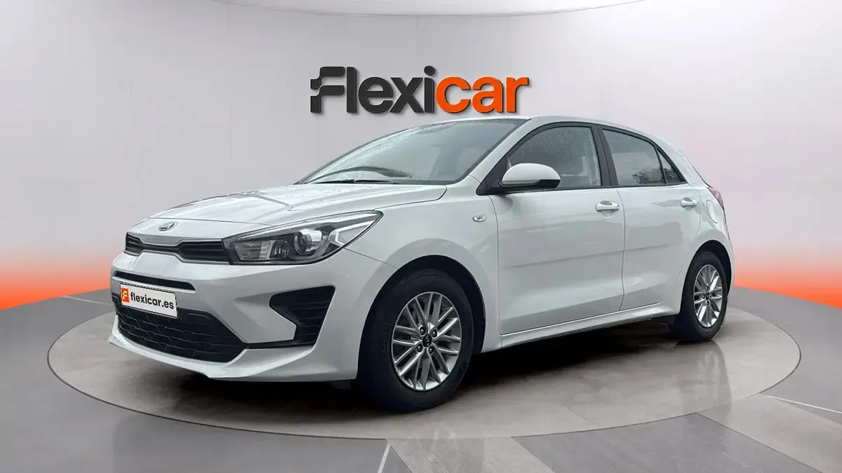 Usado Kia Rio 84 CV (61 kW) 2021 Blanco Berlina