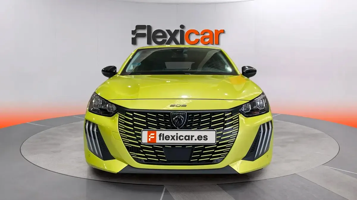 Usado Peugeot 208 Allure 101 CV (74 kW) 2025 Amarillo Utilitario