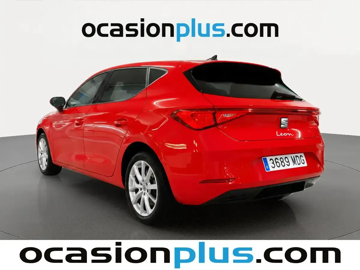 Usado Seat Leon Style 110 CV (80 kW) 2023 Rojo Berlina