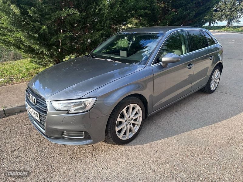 Gris / plata Usado 2018 Audi A3 Sportback Sport Berlina | 17.999 € (Precio justo) - Imagen 1/4