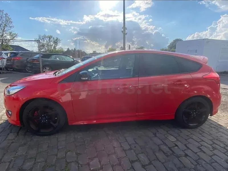 Usado Ford Focus Titanium 150 CV (110 kW) 2015 Rojo Berlina
