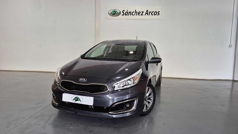 Usado Kia Ceed 120 CV (88 kW) 2015 Gris Utilitario