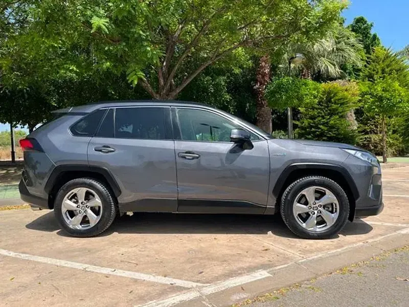 Usado Toyota RAV4 Hybrid Advance 218 CV (160 kW) 2022 Gris / plata SUV