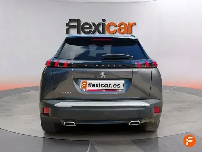 Usado Peugeot 2008 Allure 130 CV (95 kW) 2023 Gris SUV