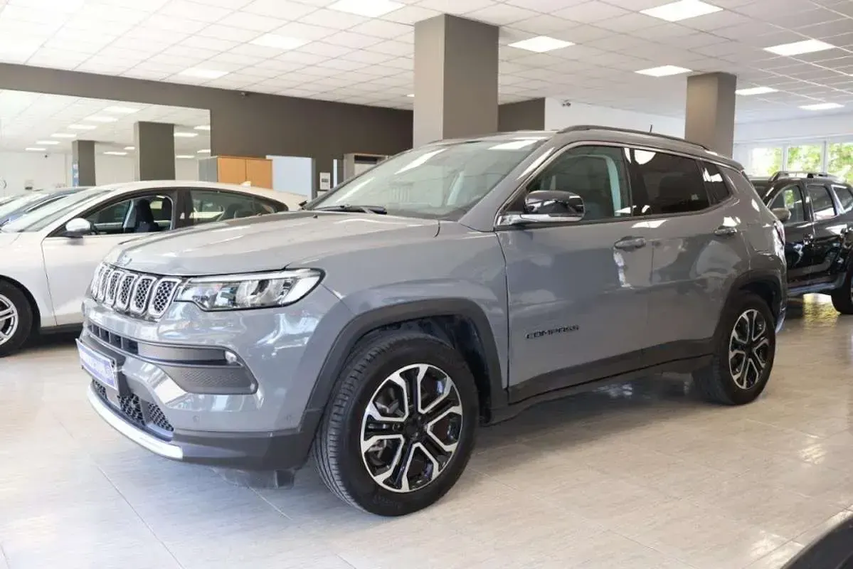 Usado Jeep Compass Limited 190 CV (139 kW) 2021 Gris SUV