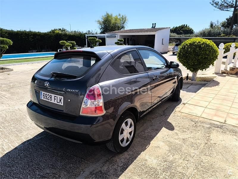 Usado Hyundai Accent 110 CV (80 kW) 2007 Negro Berlina