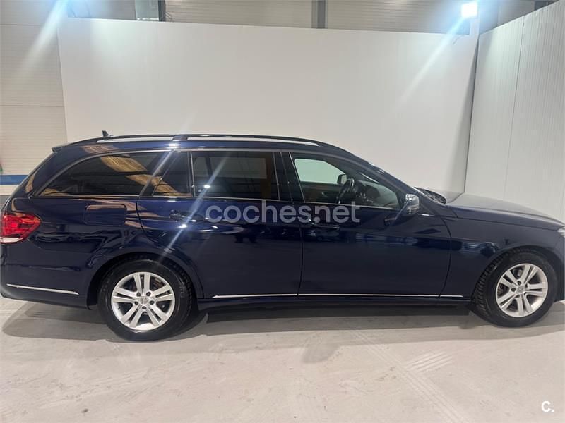 Usado Mercedes E220 Avantgarde 170 CV (125 kW) 2014 Azul Familiar