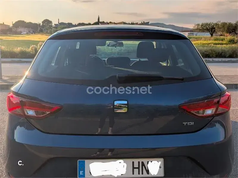 Usado Seat Leon Reference 105 CV (77 kW) 2013 Azul Berlina