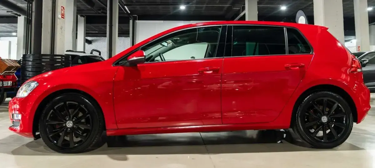 Usado VW Golf VII Sport 110 CV (80 kW) 2016 Rojo Utilitario
