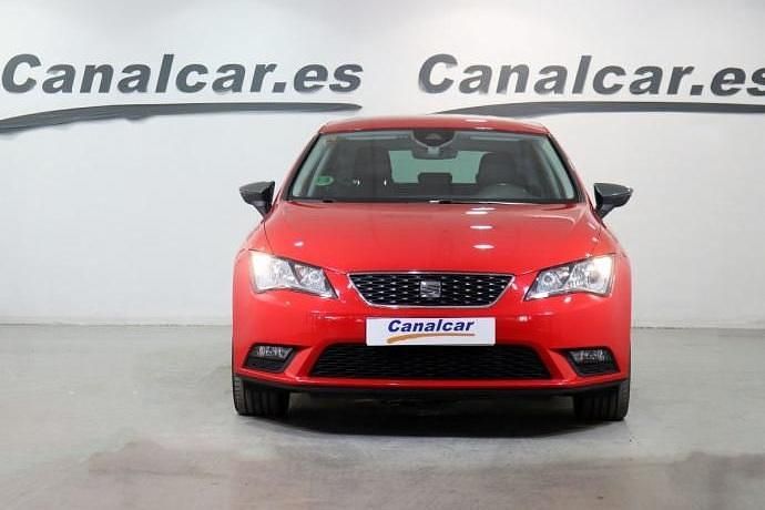 Usado Seat Leon Style 110 CV (80 kW) 2016 Rojo Utilitario