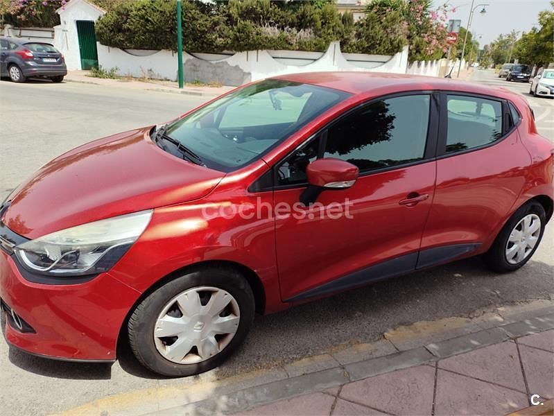 Usado Renault Clio IV Expression 75 CV (55 kW) 2014 Rojo Berlina